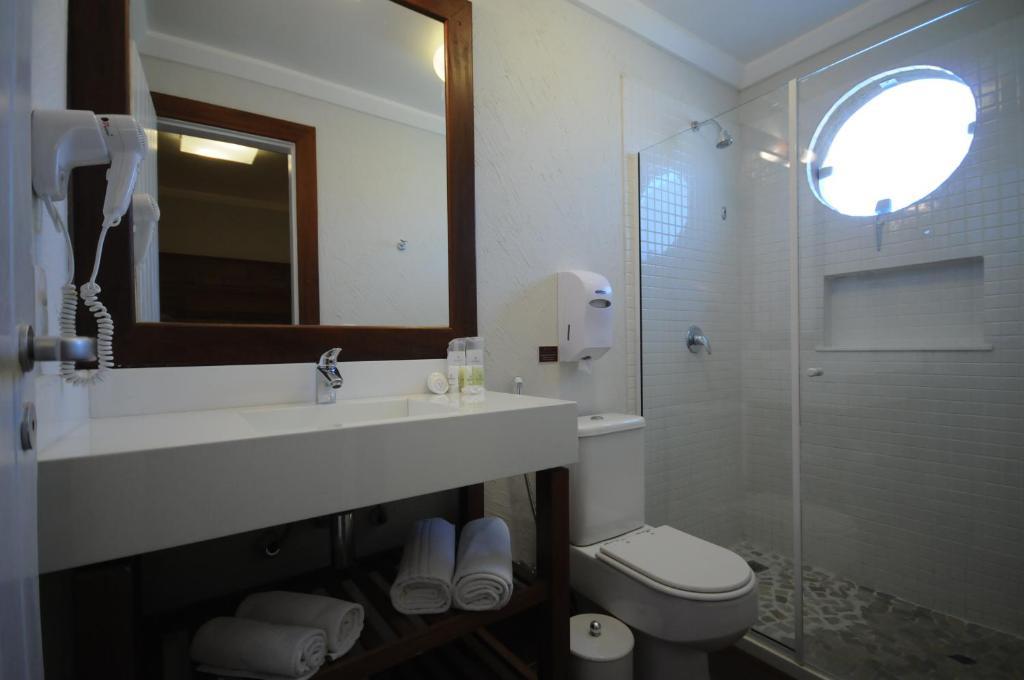 Quarto Duplo Superior com Vista Mar Lateral e Varanda